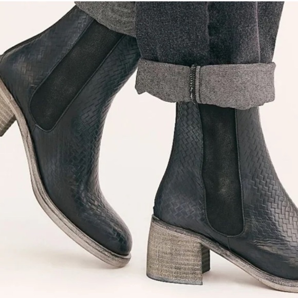 Essential Chelsea Boot - FP - Picture 2 of 5